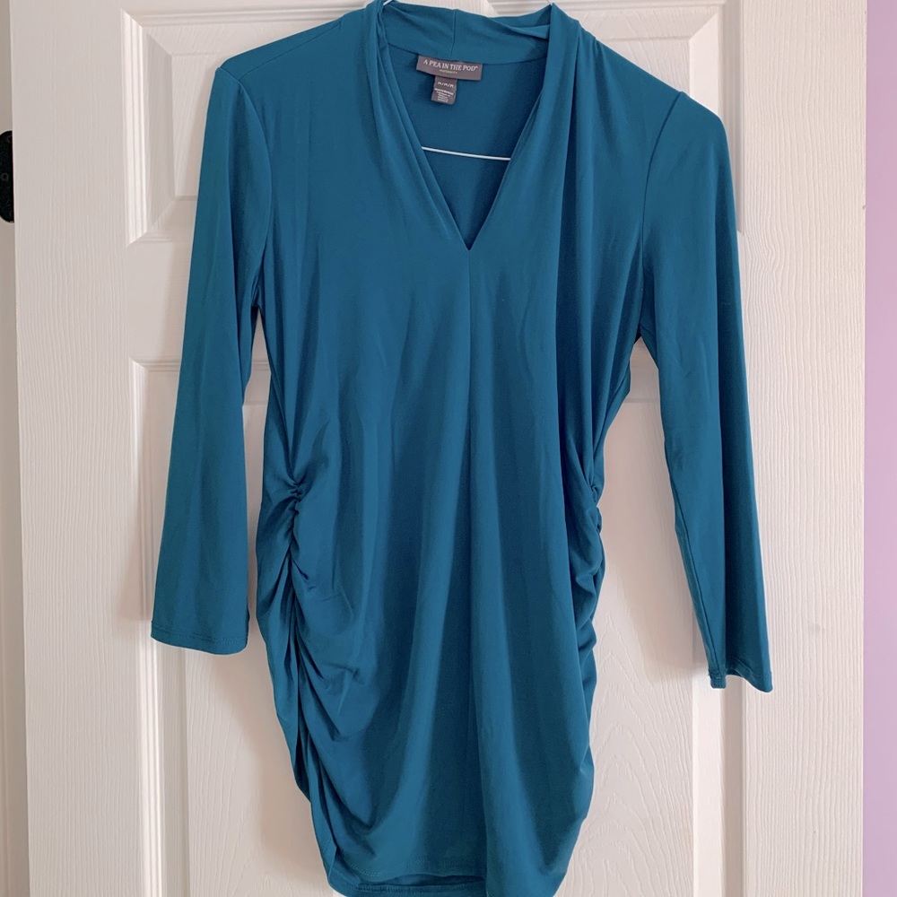 A pea in the pod, maternity dress shirt (M)
